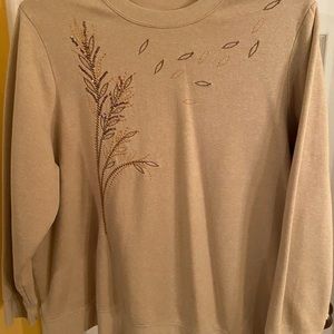 🍁GET READY FOR FALL!🍁Lightweight sweatshirt in Tan with design.